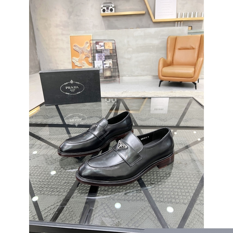 Pra*a leather shoes